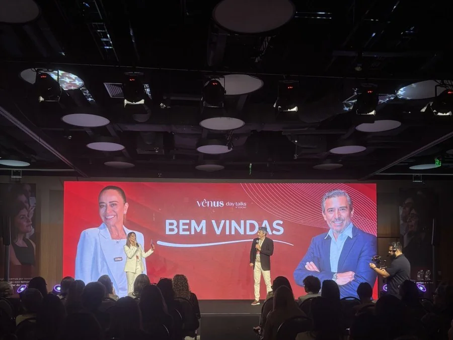 Daniel Katumata no palco do Vênus Day Talks